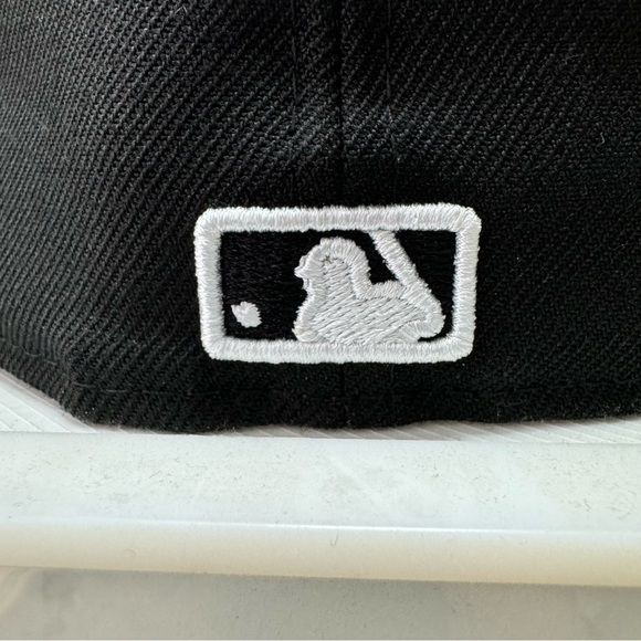 New Era Fitted Yankee Hat - Picture 4 of 5